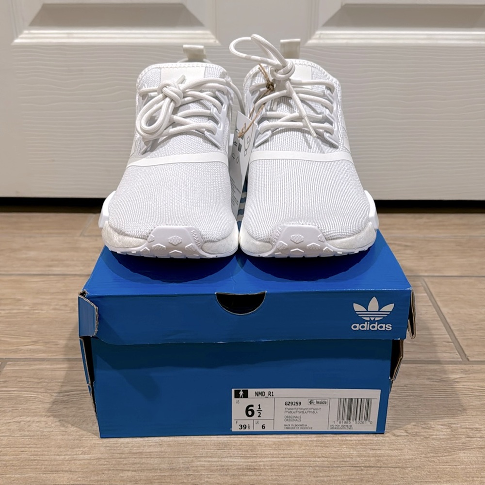 Adidas Originals Men NMD_R1 Shoes (Size: 6.5) - Picture 2 of 4